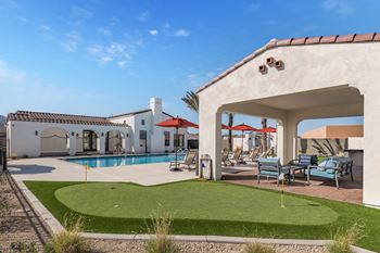 Poolside putting green area